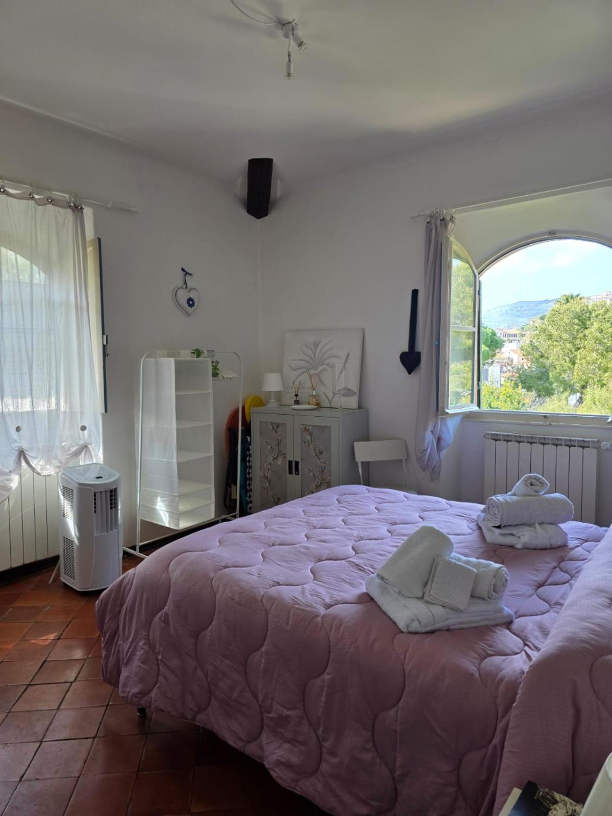 The Shell - New Interior Look But Same Old Charme 200Mt From The Sea With Garden And Parking Nearby Leilighet Imperia Eksteriør bilde